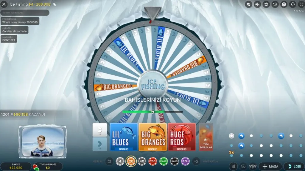 Ice Fishing mobil oyun ekranı: 53 bölmeli çark ve bahis paneli — Lil Blues, Big Oranges, Huge Reds bonus bölmeleri